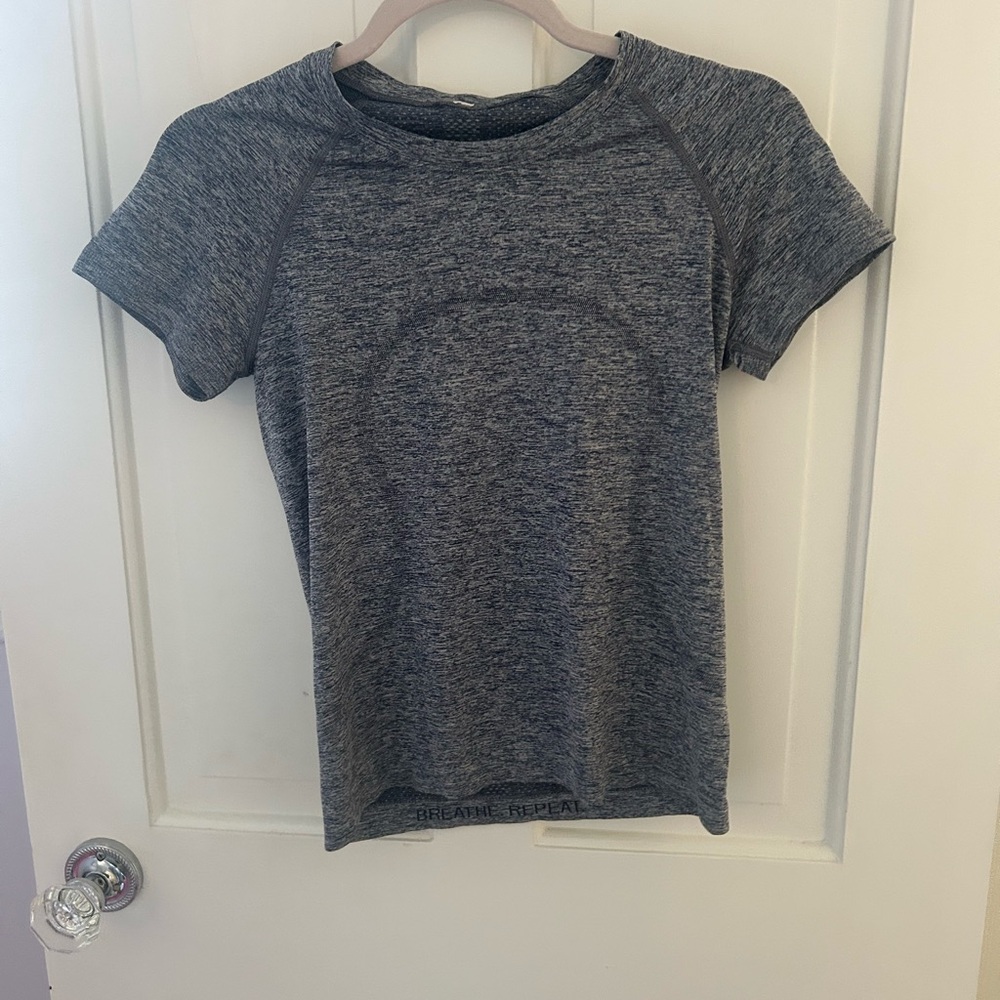 Lululemon grey top size 4